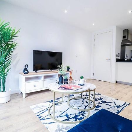 Canary Wharf-10% Discount-Fibre Wifi-5Mins To Tube Apartment Лондон Екстериор снимка