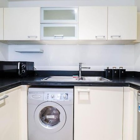 Canary Wharf-10% Discount-Fibre Wifi-5Mins To Tube Apartment Лондон Екстериор снимка