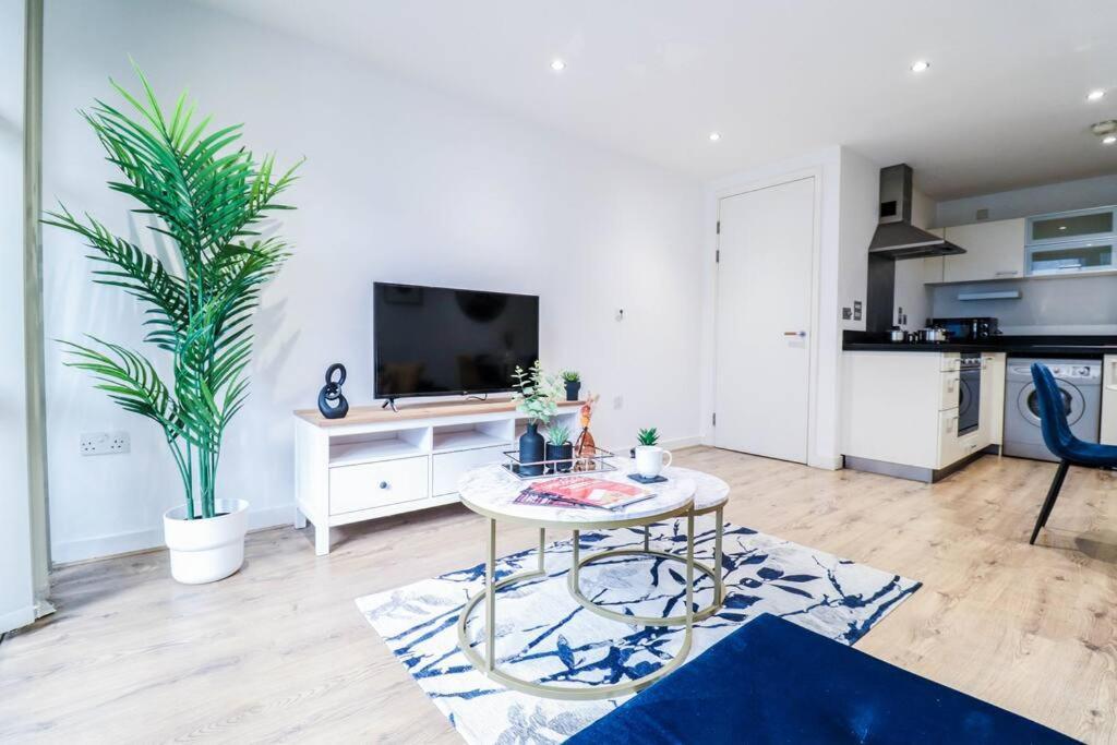 Canary Wharf-10% Discount-Fibre Wifi-5Mins To Tube Apartment Лондон Екстериор снимка