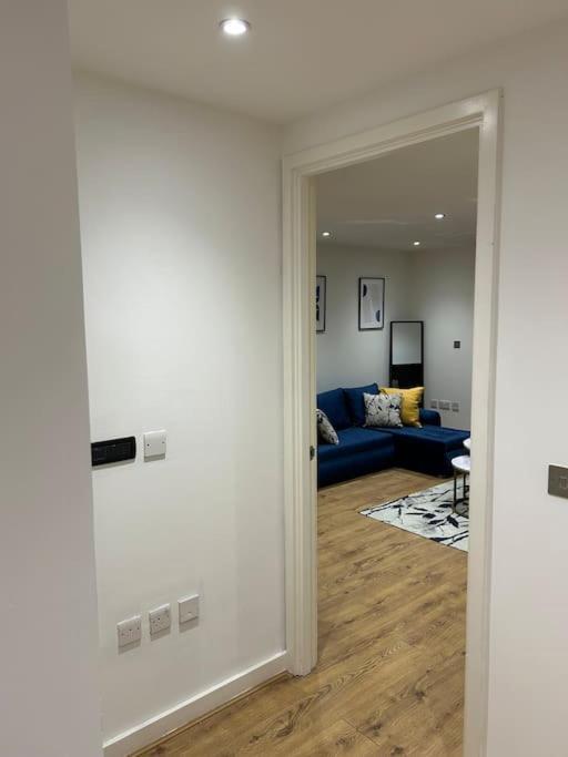 Canary Wharf-10% Discount-Fibre Wifi-5Mins To Tube Apartment Лондон Екстериор снимка