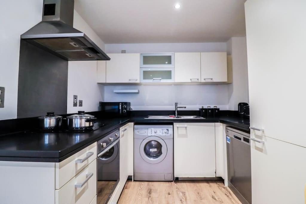 Canary Wharf-10% Discount-Fibre Wifi-5Mins To Tube Apartment Лондон Екстериор снимка