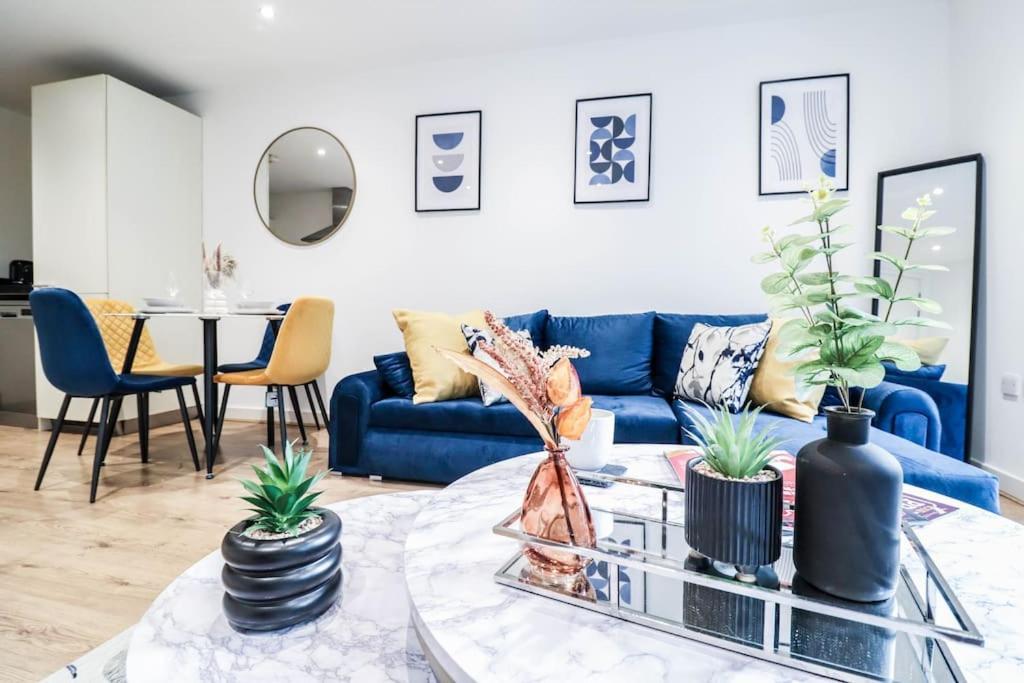 Canary Wharf-10% Discount-Fibre Wifi-5Mins To Tube Apartment Лондон Екстериор снимка