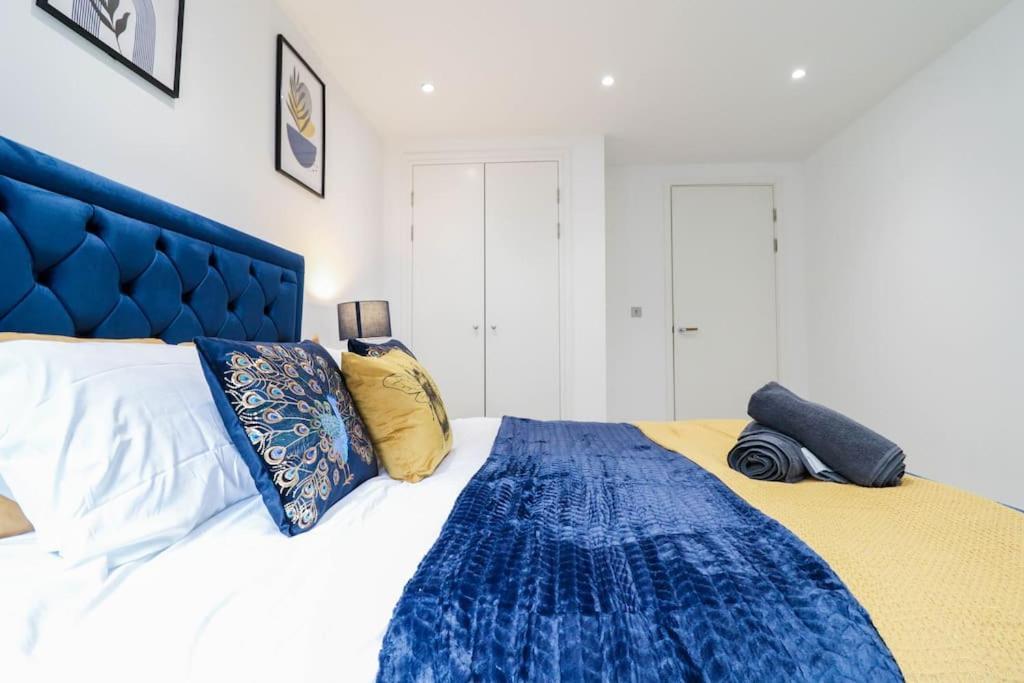 Canary Wharf-10% Discount-Fibre Wifi-5Mins To Tube Apartment Лондон Екстериор снимка