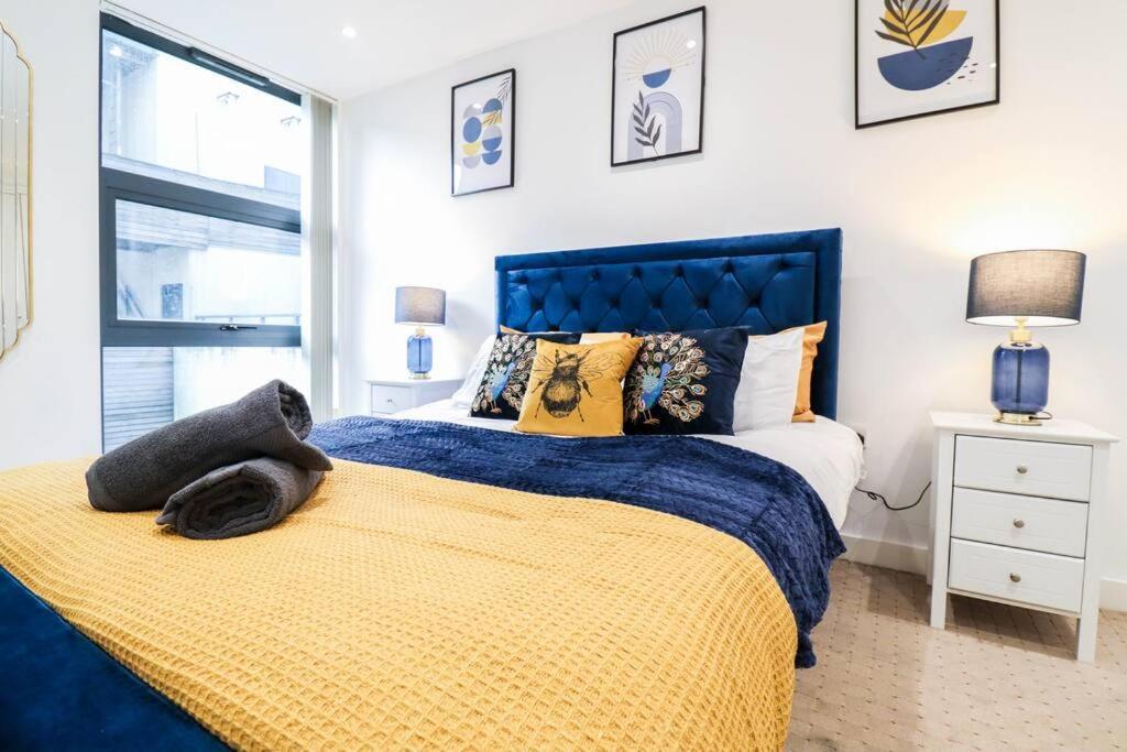 Canary Wharf-10% Discount-Fibre Wifi-5Mins To Tube Apartment Лондон Екстериор снимка